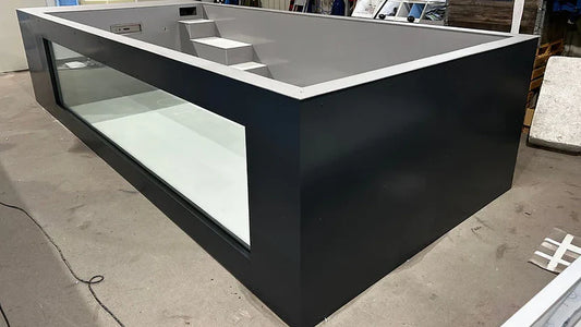 Piscine en polypropylène 6,5 × 2,55 m avec fenêtre panoramique de 4 m