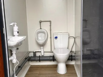 Conteneur sanitaire de type pavillon avec triple cabine