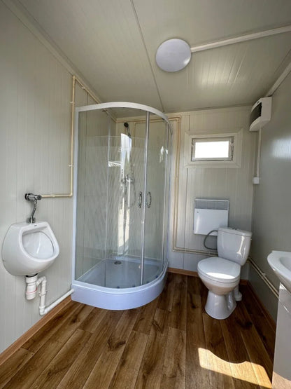 Cabine sanitaire double 4,00 × 2,00 m – avec douche et réservoir