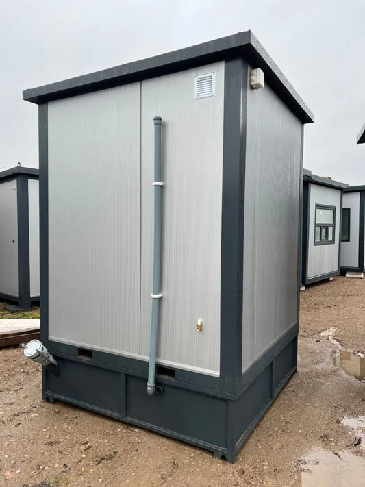 Conteneur sanitaire 2,00 × 2,00 m – avec douche et réservoir