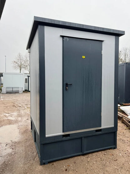Conteneur sanitaire 2,00 × 2,00 m – avec douche et réservoir