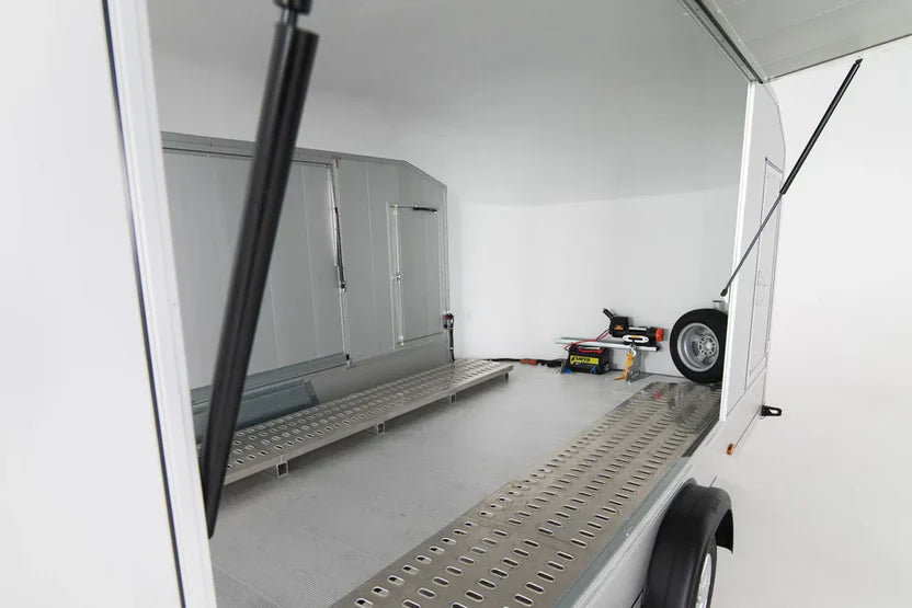 Remorque Debon Roadster 2000 fermée mesurant 2360 x 1320 mm