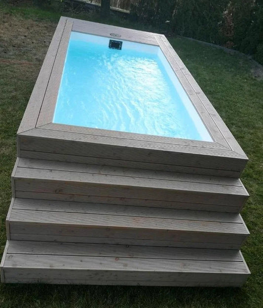 Piscine conteneur avec revêtement en bois