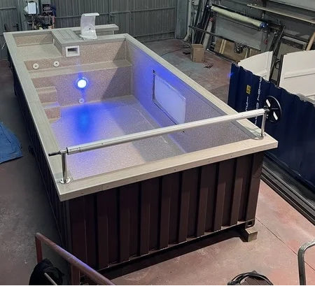 Un conteneur de 6 mètres transformé en piscine