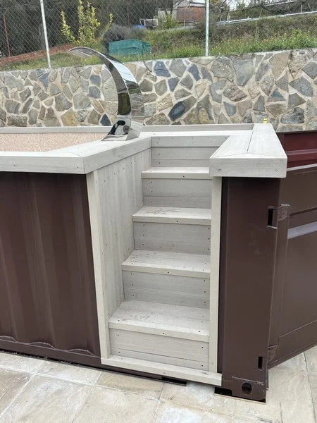 Un conteneur de 6 mètres transformé en piscine