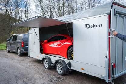 Remorque Debon Roadster 2000 fermée mesurant 2360 x 1320 mm