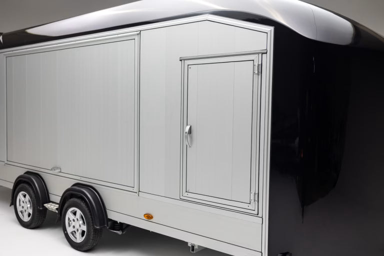 Remorque Debon Roadster 2000 fermée mesurant 2360 x 1320 mm