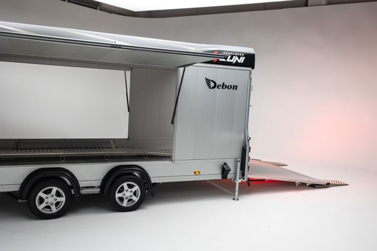 Remorque Debon Roadster 2000 fermée mesurant 2360 x 1320 mm