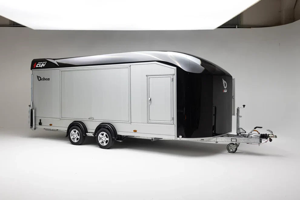 Remorque Debon Roadster 2000 fermée mesurant 2360 x 1320 mm