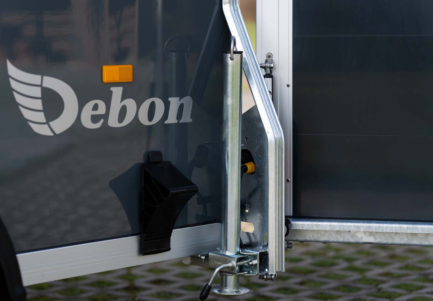 Remorque cargo Pullman Debon 1300 bleue avec suspension et porte latérale
