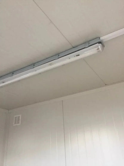 Bureau conteneur neuf 4×2,4 m – Poste de sécurité / Contrôle d'accès 9,6 m²
